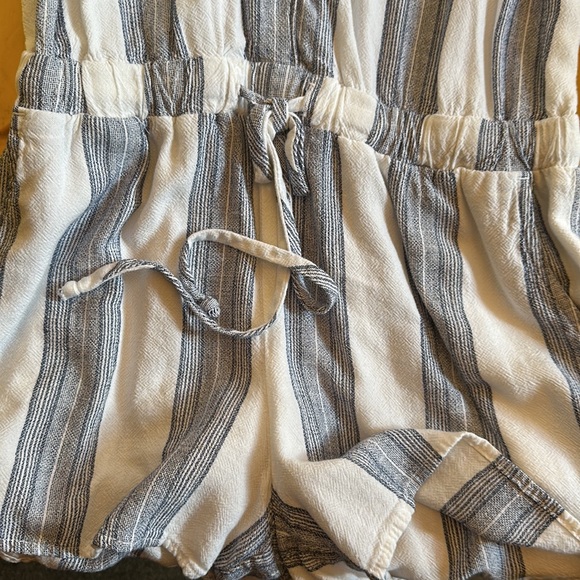 #63❤️ Brand new Bella Dahl Sleeveless easy short romper in pinstripe - Picture 4 of 8